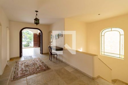 Casa para alugar com 700m², 5 quartos e 6 vagasCorredor