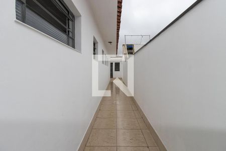 Casa à venda com 331m², 4 quartos e 4 vagasCorredor externo