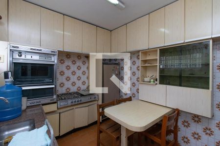 Casa à venda com 331m², 4 quartos e 4 vagasCozinha