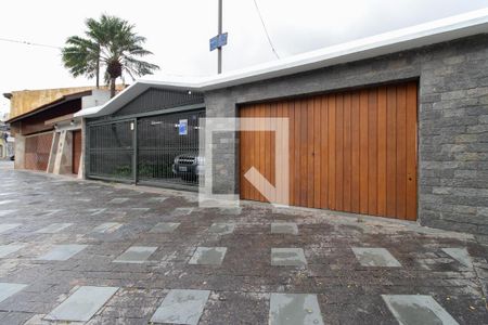 Casa à venda com 331m², 4 quartos e 4 vagasFachada