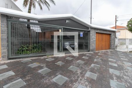 Casa à venda com 331m², 4 quartos e 4 vagasFachada