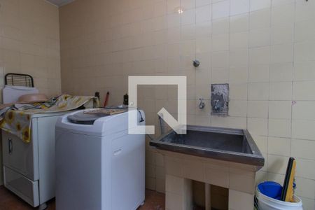 Casa à venda com 331m², 4 quartos e 4 vagasÁrea de Serviço 2