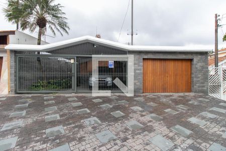 Casa à venda com 331m², 4 quartos e 4 vagasFachada