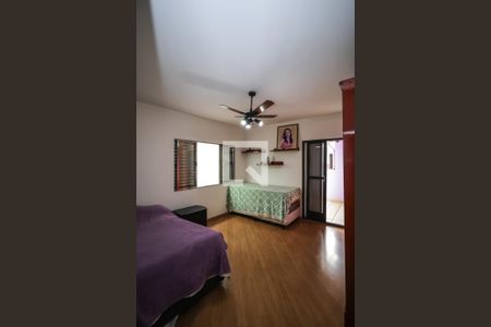 Casa à venda com 225m², 5 quartos e 2 vagasQuarto 2