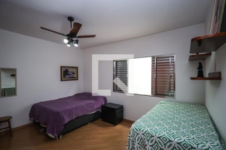 Casa à venda com 225m², 5 quartos e 2 vagasQuarto 2