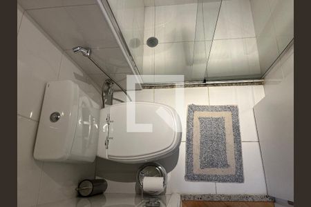 Banheiro  de apartamento para alugar com 1 quarto, 42m² em Pompeia, São Paulo