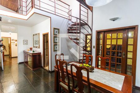 Casa à venda com 500m², 8 quartos e 4 vagas Casa à venda com 500m², 8 quartos e 4 vagasCopa