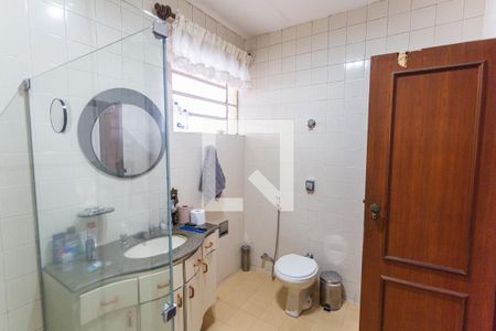 Casa à venda com 500m², 8 quartos e 4 vagas Casa à venda com 500m², 8 quartos e 4 vagasBanheiro Social 2 no 2° Andar