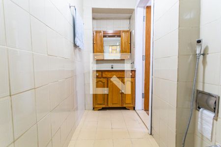 Casa à venda com 500m², 8 quartos e 4 vagas Casa à venda com 500m², 8 quartos e 4 vagasBanheiro Social da Casa Debaixo