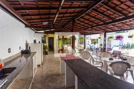 Casa à venda com 500m², 8 quartos e 4 vagas Casa à venda com 500m², 8 quartos e 4 vagasÁrea da Churrasqueira