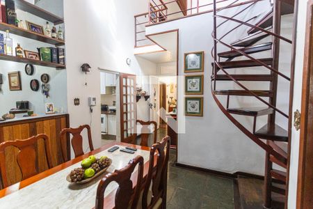 Casa à venda com 500m², 8 quartos e 4 vagas Casa à venda com 500m², 8 quartos e 4 vagasCopa