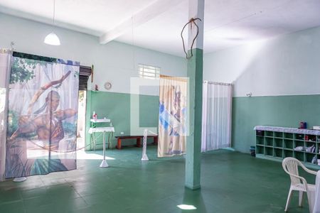 Casa para alugar com 280m², 3 quartos e 5 vagasSalão dos fundos