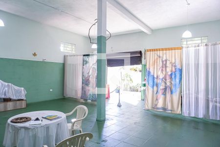 Casa para alugar com 280m², 3 quartos e 5 vagasSalão dos fundos