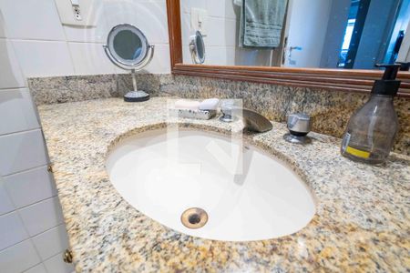 Apartamento à venda com 78m², 2 quartos e 1 vaga Apartamento à venda com 78m², 2 quartos e 1 vagaBanheiro Social