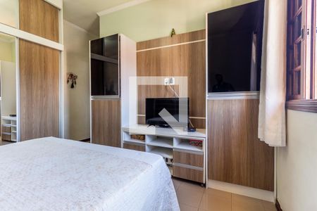 Casa à venda com 350m², 3 quartos e 4 vagasSuíte - Quarto