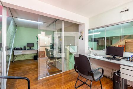 Casa à venda com 350m², 3 quartos e 4 vagasEscritório