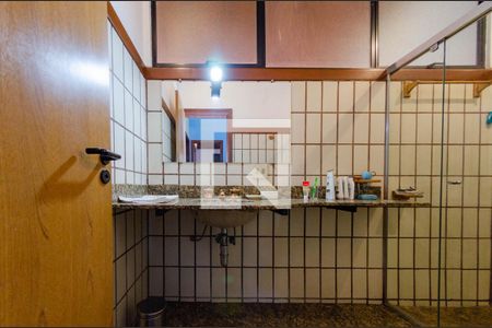 Casa à venda com 230m², 3 quartos e 2 vagas Casa à venda com 230m², 3 quartos e 2 vagasBanheiro