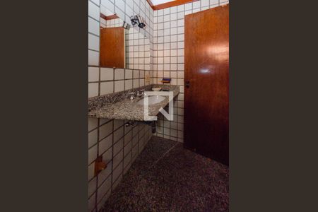 Casa à venda com 230m², 3 quartos e 2 vagas Casa à venda com 230m², 3 quartos e 2 vagasBanheiro suíte