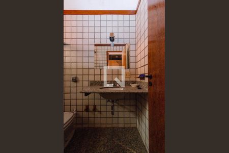 Casa à venda com 230m², 3 quartos e 2 vagas Casa à venda com 230m², 3 quartos e 2 vagasBanheiro suíte