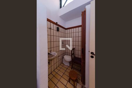 Casa à venda com 230m², 3 quartos e 2 vagas Casa à venda com 230m², 3 quartos e 2 vagasBanheiro de serviço