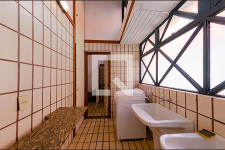 Casa à venda com 230m², 3 quartos e 2 vagas Casa à venda com 230m², 3 quartos e 2 vagasÁrea de serviço