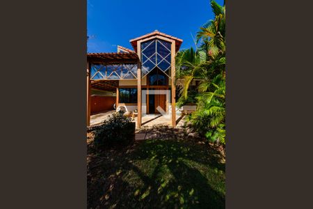 Casa à venda com 230m², 3 quartos e 2 vagas Casa à venda com 230m², 3 quartos e 2 vagasÁrea externa