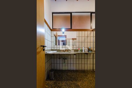 Casa à venda com 230m², 3 quartos e 2 vagas Casa à venda com 230m², 3 quartos e 2 vagasBanheiro