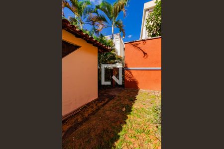 Casa à venda com 230m², 3 quartos e 2 vagas Casa à venda com 230m², 3 quartos e 2 vagasÁrea externa