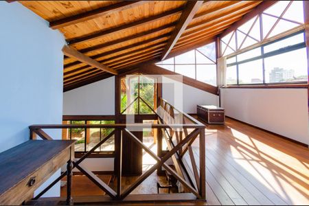 Casa à venda com 230m², 3 quartos e 2 vagas Casa à venda com 230m², 3 quartos e 2 vagasMezanino