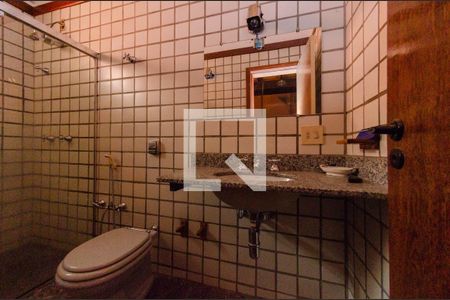 Casa à venda com 230m², 3 quartos e 2 vagas Casa à venda com 230m², 3 quartos e 2 vagasBanheiro suíte