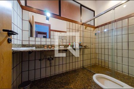 Casa à venda com 230m², 3 quartos e 2 vagas Casa à venda com 230m², 3 quartos e 2 vagasBanheiro