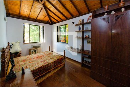 Casa à venda com 230m², 3 quartos e 2 vagas Casa à venda com 230m², 3 quartos e 2 vagasSuíte