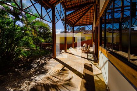 Casa à venda com 230m², 3 quartos e 2 vagas Casa à venda com 230m², 3 quartos e 2 vagasÁrea externa