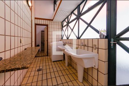 Casa à venda com 230m², 3 quartos e 2 vagas Casa à venda com 230m², 3 quartos e 2 vagasÁrea de serviço