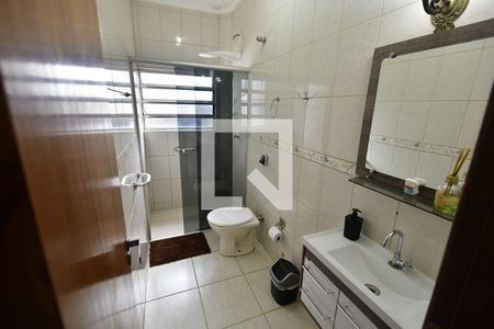 Casa para alugar com 1000m², 3 quartos e 6 vagasBanheiro 2