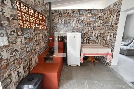 Casa para alugar com 1000m², 3 quartos e 6 vagasForno e Fogão a lenha