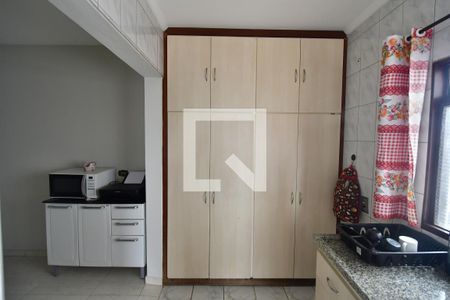 Casa para alugar com 1000m², 3 quartos e 6 vagasCozinha - Armários