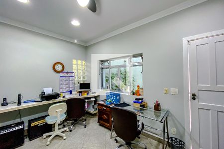 Casa à venda com 266m², 3 quartos e 2 vagasEscritório