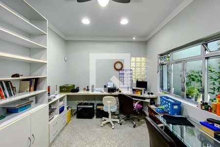 Casa à venda com 266m², 3 quartos e 2 vagasEscritório