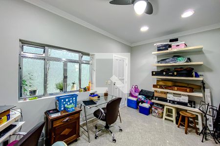 Casa à venda com 266m², 3 quartos e 2 vagasEscritório