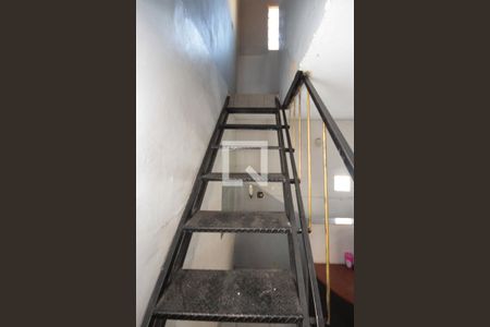 Casa à venda com 70m², 2 quartos e 1 vagaescada