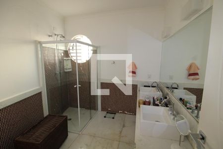 Casa à venda com 250m², 4 quartos e 4 vagasQuarto 1 - Banheiro