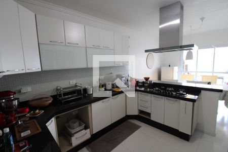 Casa à venda com 250m², 4 quartos e 4 vagasCozinha