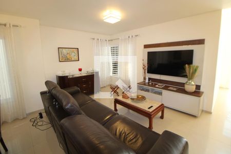 Casa à venda com 250m², 4 quartos e 4 vagasSala