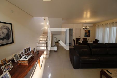 Casa à venda com 250m², 4 quartos e 4 vagasSala