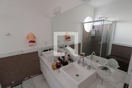 Casa à venda com 250m², 4 quartos e 4 vagasQuarto 1 - Banheiro