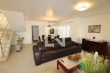 Casa à venda com 250m², 4 quartos e 4 vagasSala