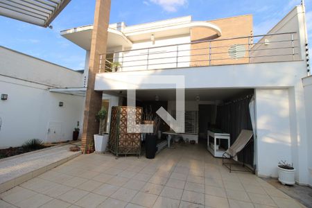 Casa à venda com 250m², 4 quartos e 4 vagasGaragem