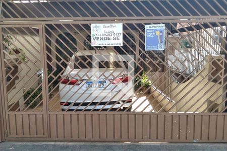 Casa à venda com 144m², 4 quartos e 1 vaga Casa à venda com 144m², 4 quartos e 1 vagaFachada