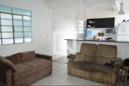 Casa à venda com 114m², 5 quartos e 1 vagaSala